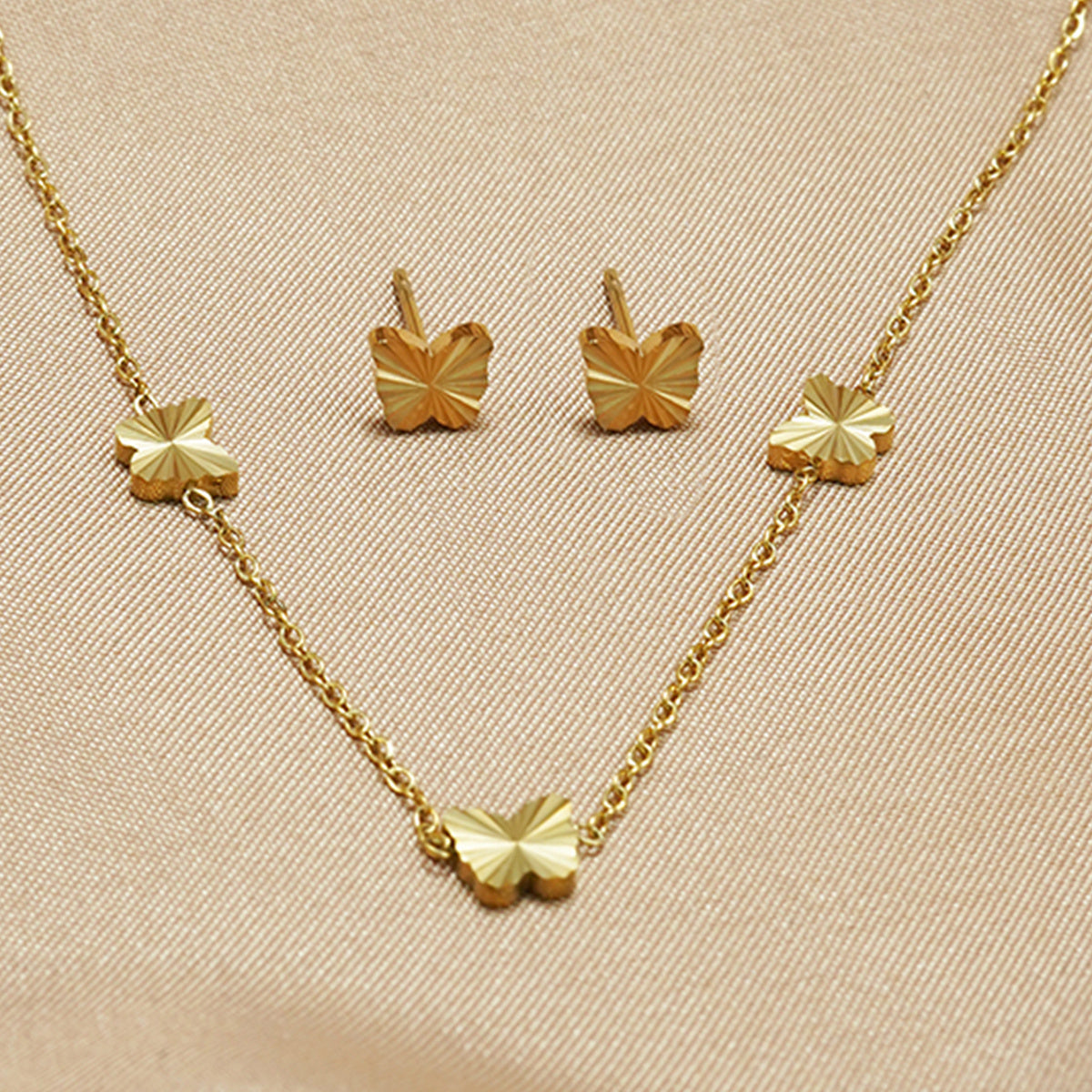 Lxalry 316L Stainless Steel 18K Gold-Plated Jewelry Set  Iridescent Blue White Gradient 3D Glass Star Pendant  Hypoallergenic Tarnish Free Earrings   Necklace  Beach Party   Daily Wear  Ocean Inspired